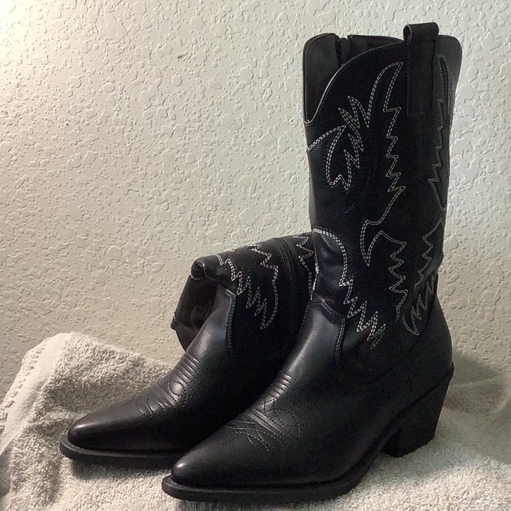 Black Heeled Boots with Decorative Stitching